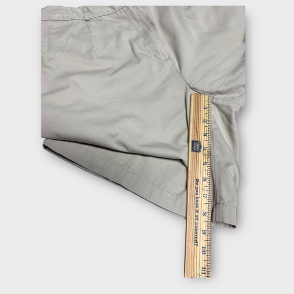 L.L. Bean women’s size 14 multi pocket shorts. - Picture 5 of 6